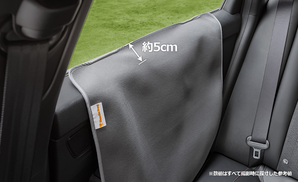 装着したときのドア上部のスペース。