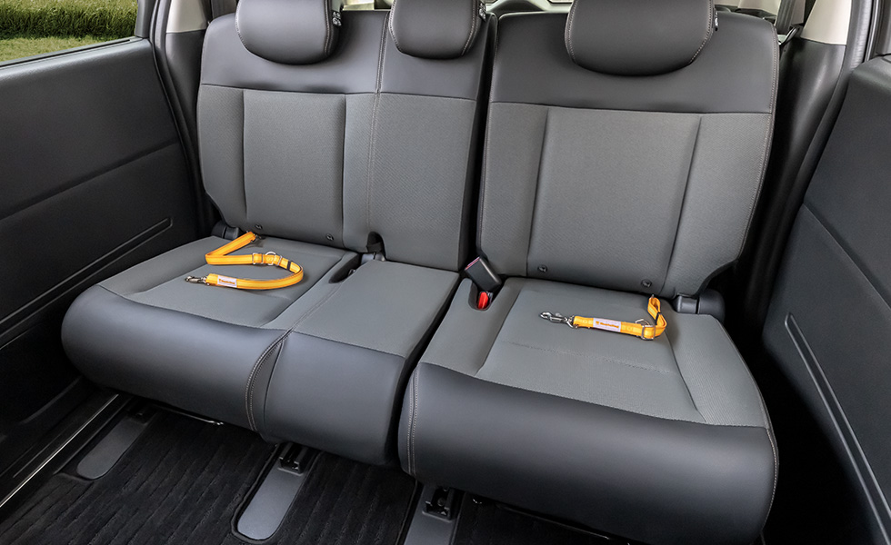 Mサイズ（左）、Sサイズ（右）を装着したときのイメージ。