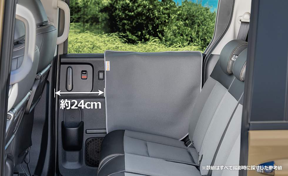 装着したときの左側のスペース。