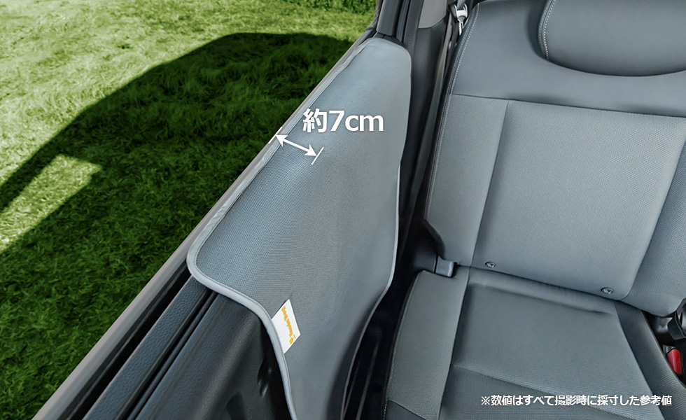 装着したときのドア上部のスペース。