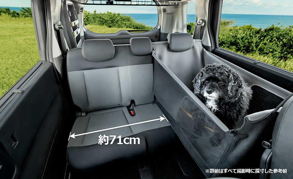 後席に装着したときのスペース。