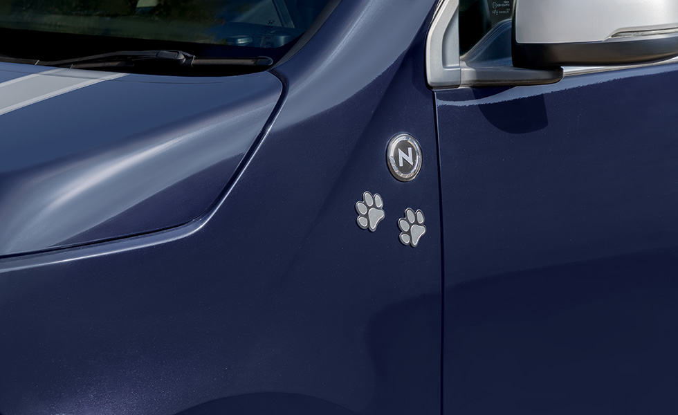 ドアミラーの近くに装着したときのイメージ。