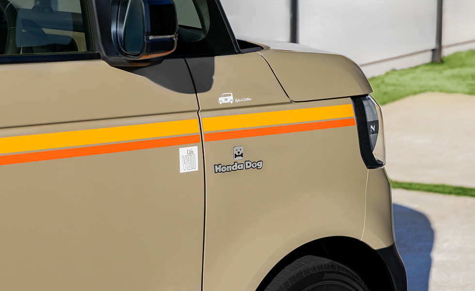 ドアミラーの近くに装着したときのイメージ。