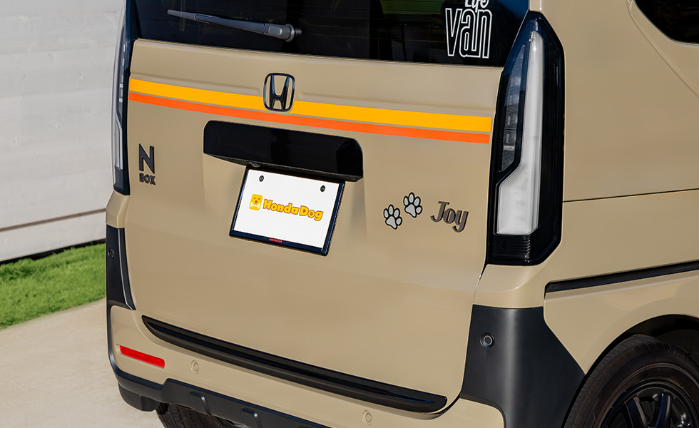 テールゲート右側に装着したときのイメージ。