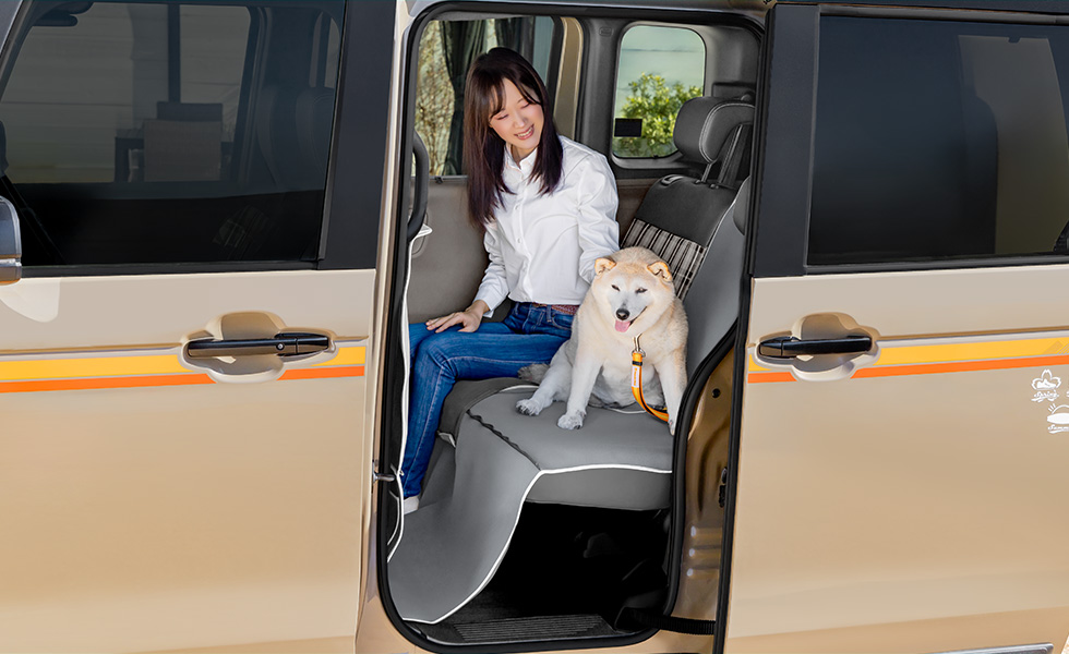 ファスナーを開けて、わんこの隣に座ったときのイメージ。