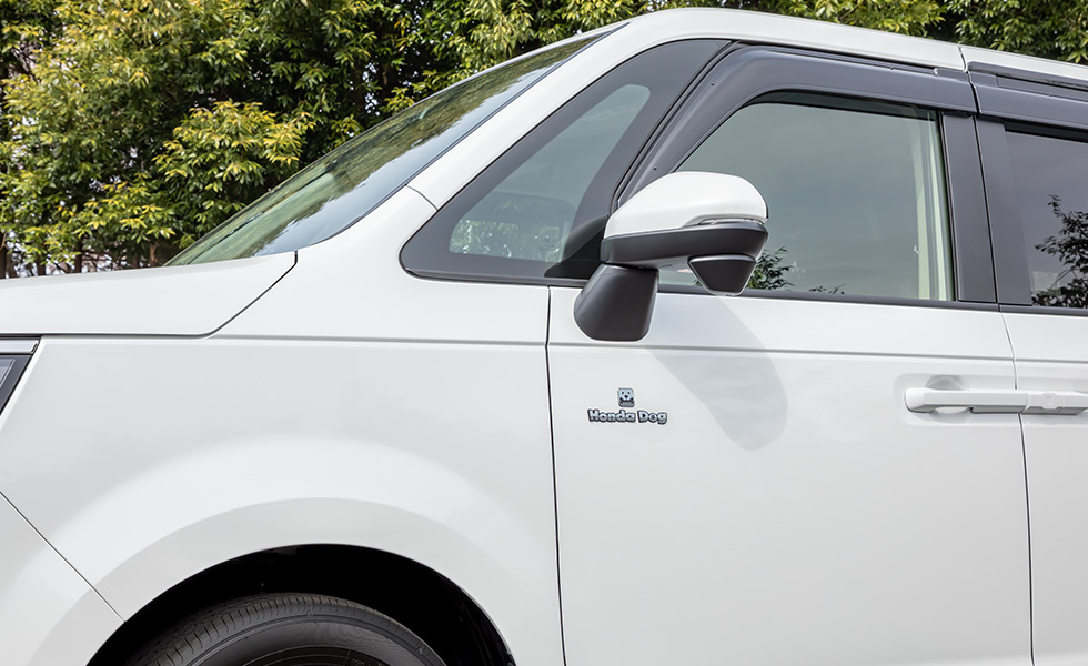 ドアミラーの近くに装着したときのイメージ。