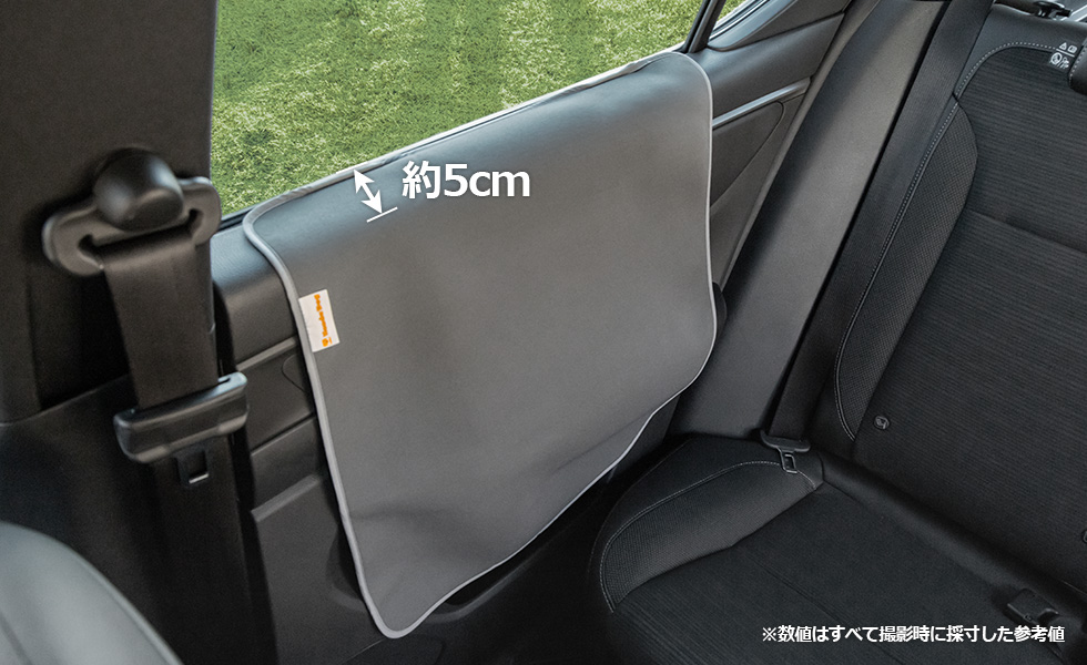 装着したときのドア上部のスペース。