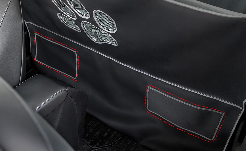 小物を入れられるポケットが付いています。