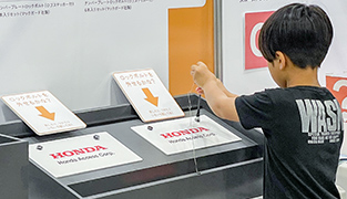 ナンバープレートロックボルト（ロゴステッカー付）