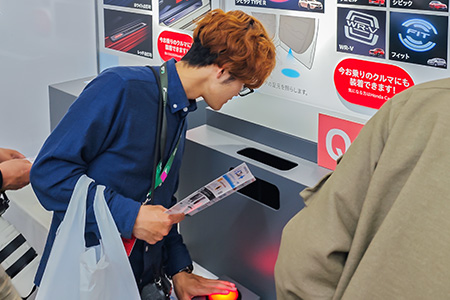 ブース内でHonda純正アクセサリーを実際に体験できる！