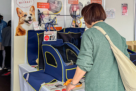 Honda Dog愛犬用アクセサリーを体験でき、特別価格で購入もできる！