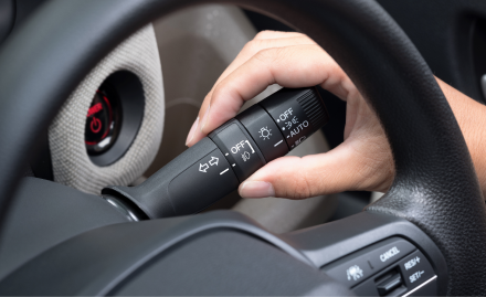 フォグライトスイッチを2秒以内にOFF→ON→OFF→ONと操作します。