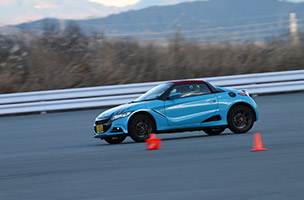 ワンメイクドライビングレッスン(Honda)