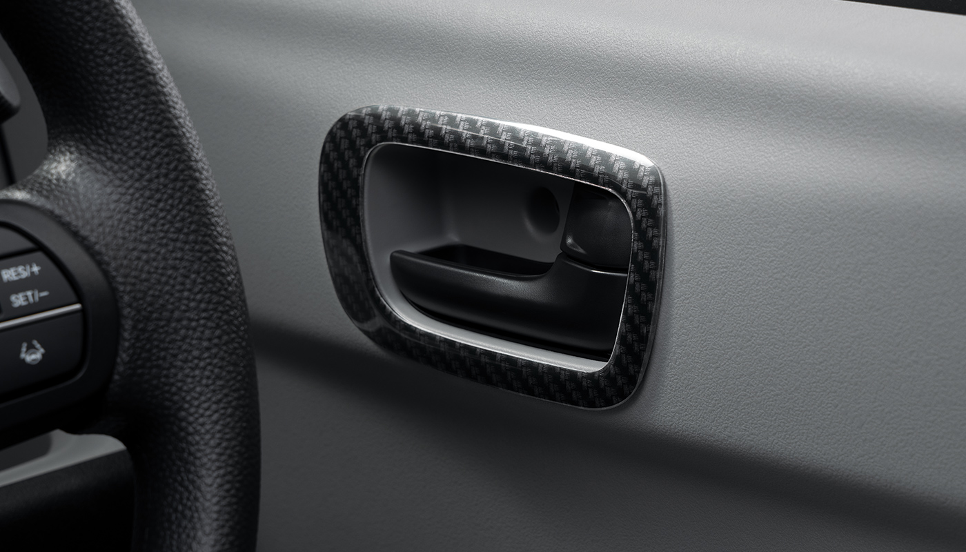 ドアベゼルパネル