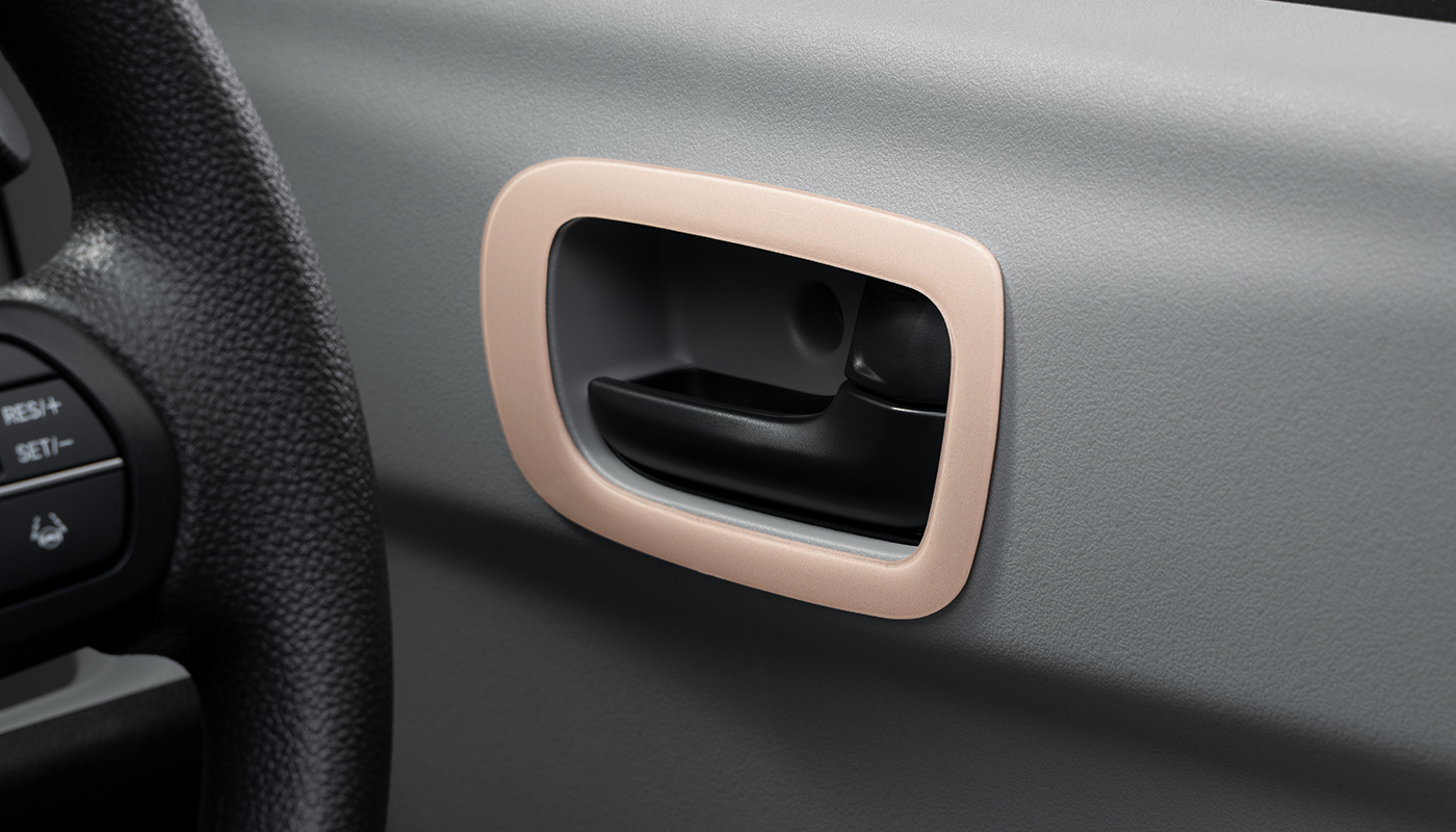 ドアベゼルパネル