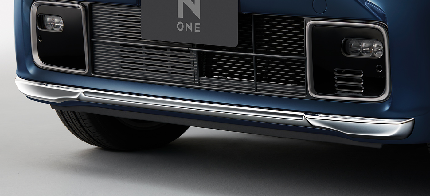 フロントロアーガーニッシュ