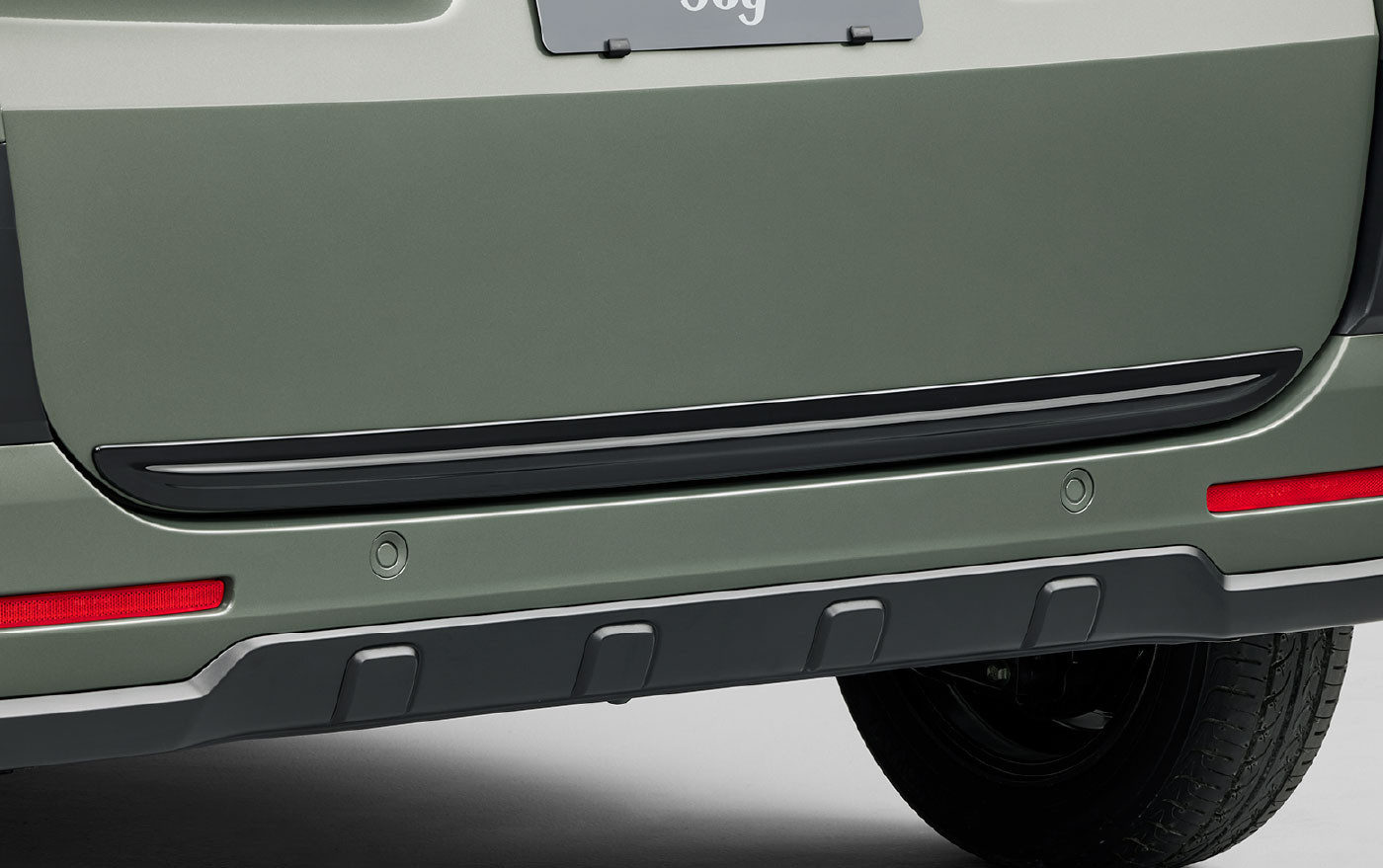 テールゲートガーニッシュ