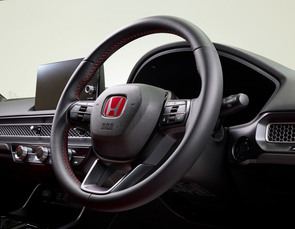 Honda CIVIC TYPE R�p�u�X�e�A�����O�z�C�[���v�𔭔�