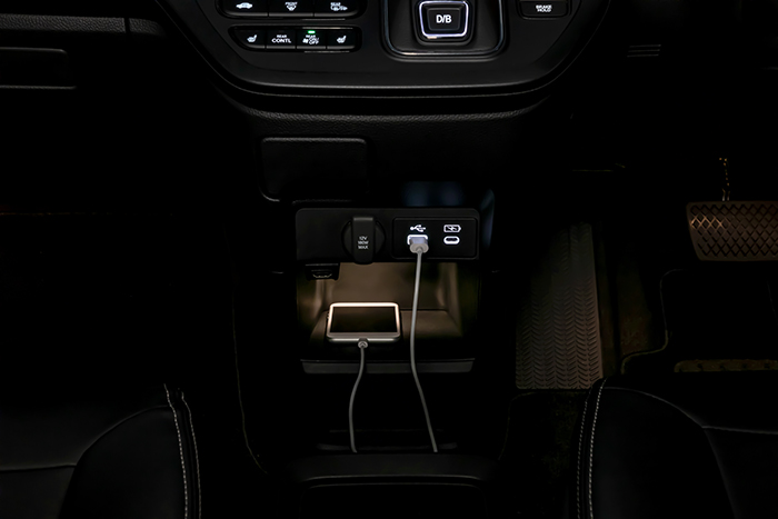 フットライト＆センターコンソールイルミネーション