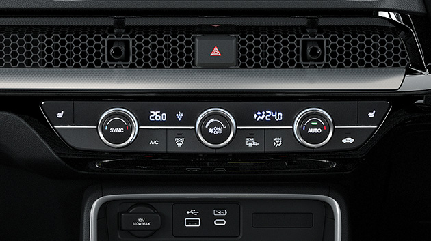 左右独立温度コントロール式フルオート・エアコンディショナー