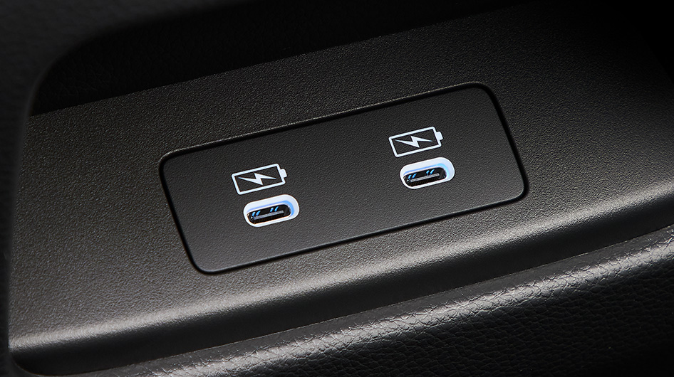 後席用USBチャージャー（Type-C/2個付）