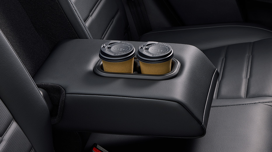 リアセンターアームレスト（ドリンクホルダー付）