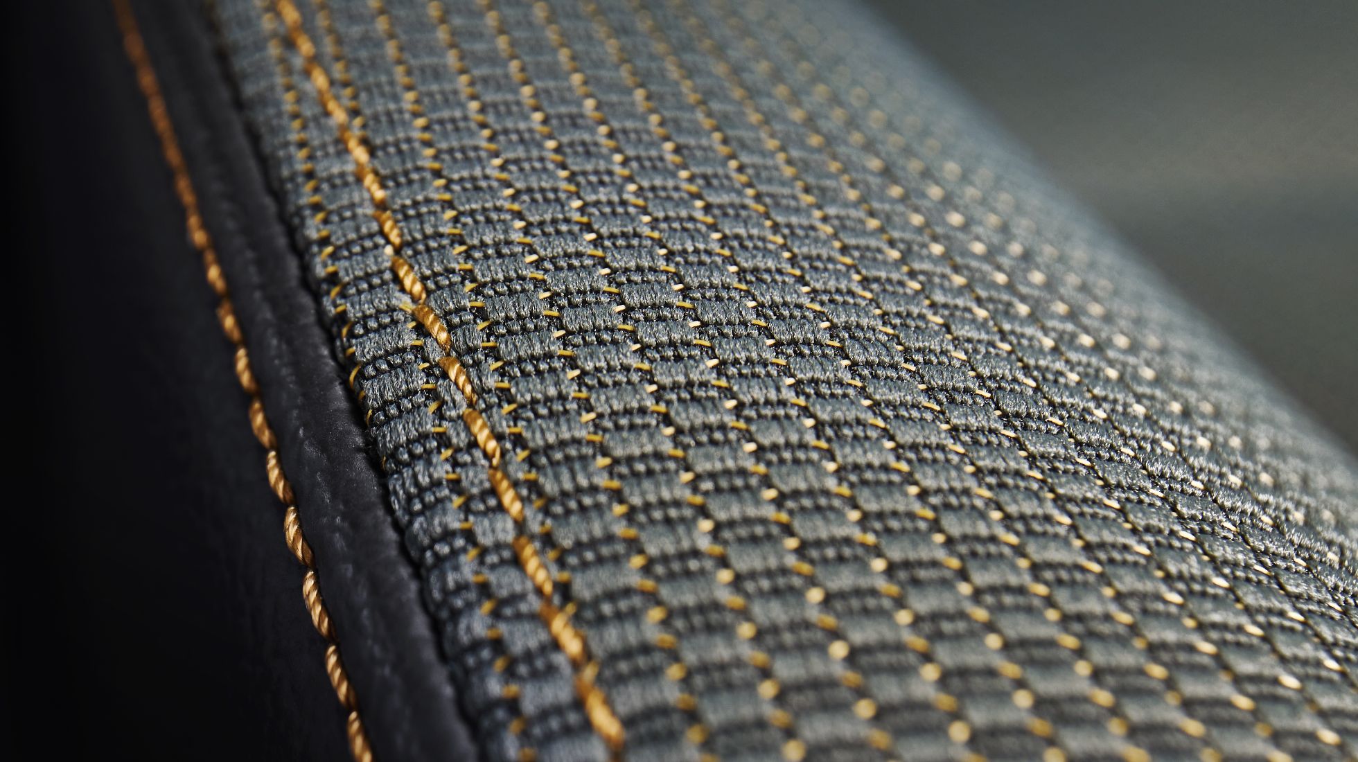 Photo：FREED e:HEV CROSSTAR（FF/5人乗り）　インテリアカラーはブラック×カーキ　ディーラーオプション装着車