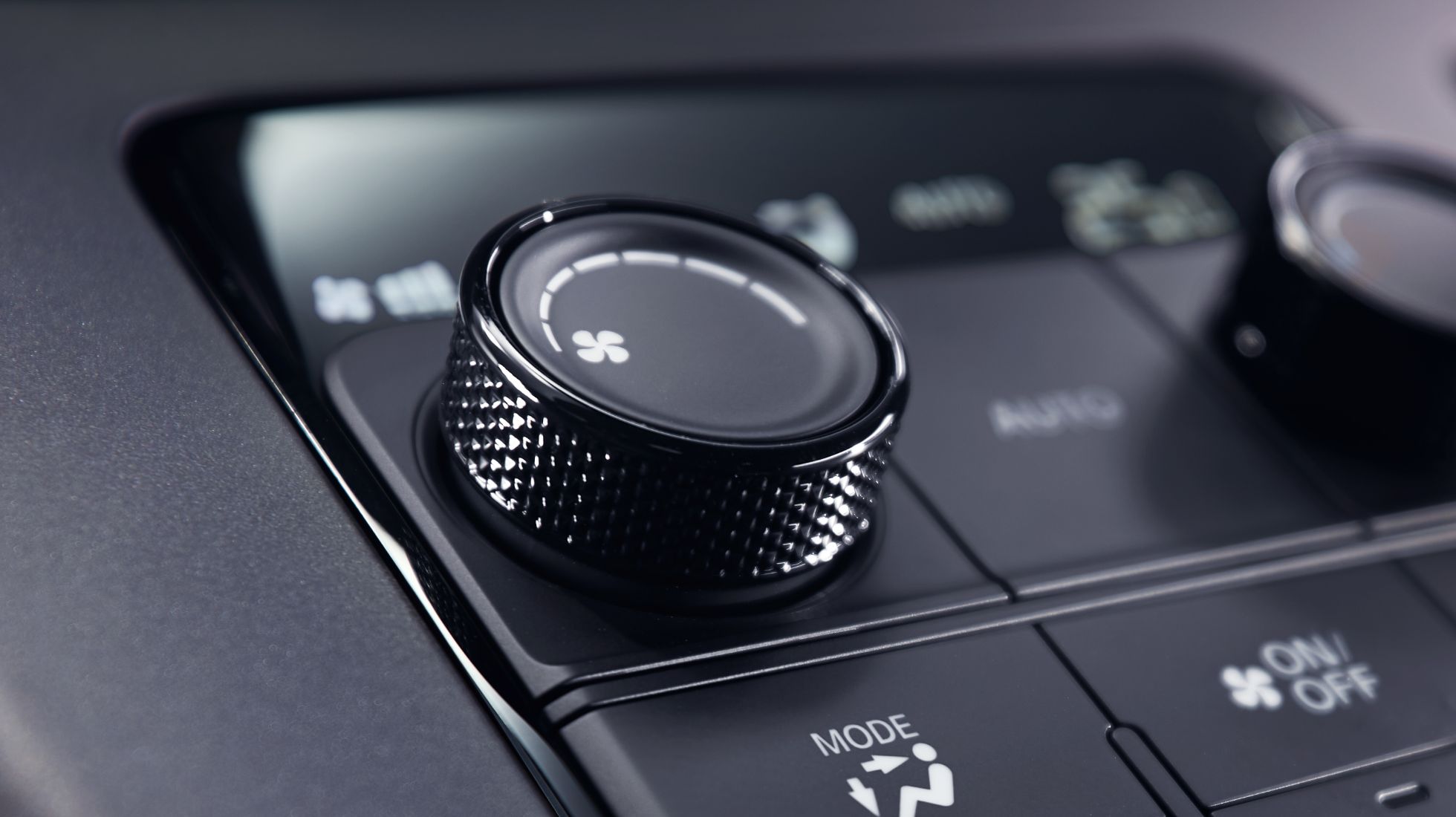 Photo：FREED e:HEV AIR EX（FF/6人乗り）　インテリアカラーはグレージュ　メーカーオプション、ディーラーオプション装着車