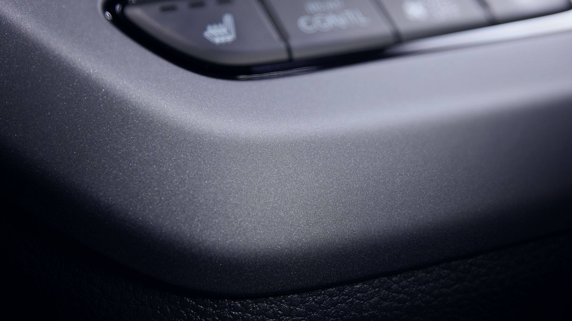 Photo：FREED e:HEV AIR EX（FF/6人乗り）　インテリアカラーはグレージュ　メーカーオプション、ディーラーオプション装着車