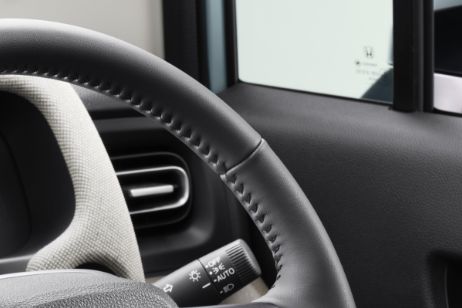 本革巻ステアリングホイール