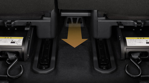 リアヒーターダクト(車いす乗車スペース用)