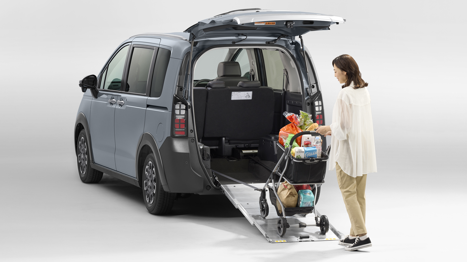 FREED e:HEV CROSSTAR スロープ