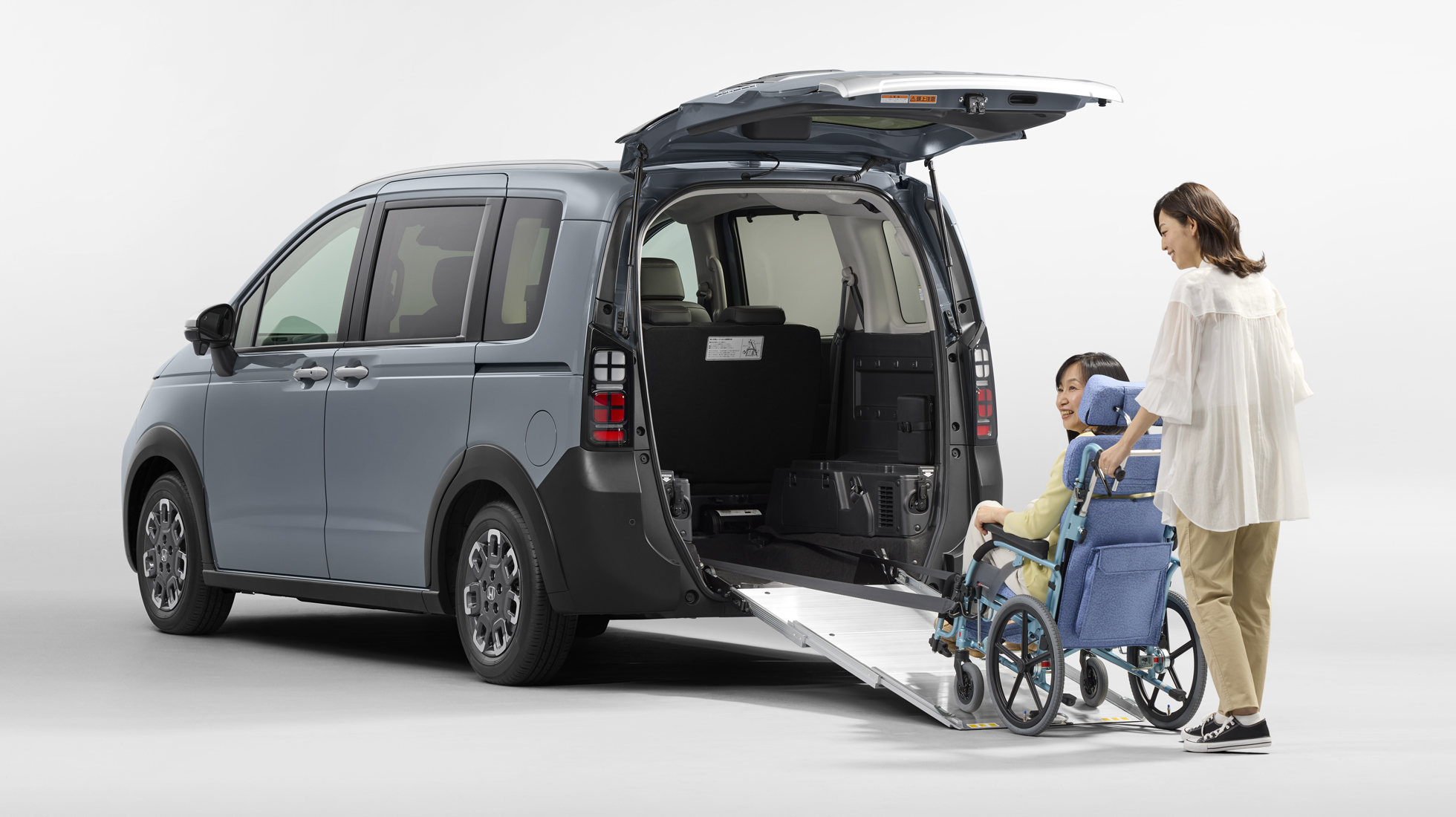 FREED e:HEV CROSSTAR スロープ