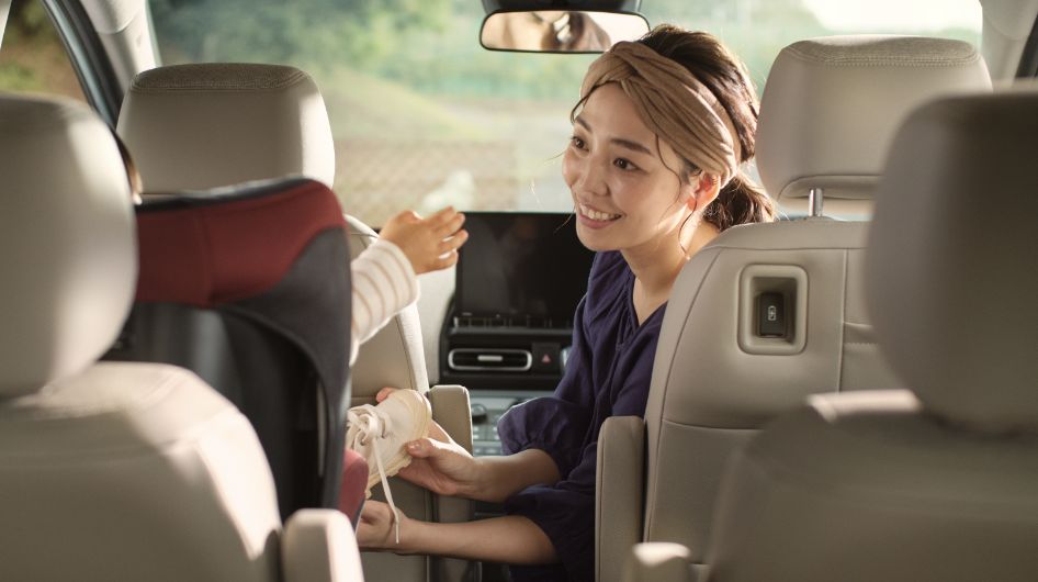 振り返りやすい1列目シート