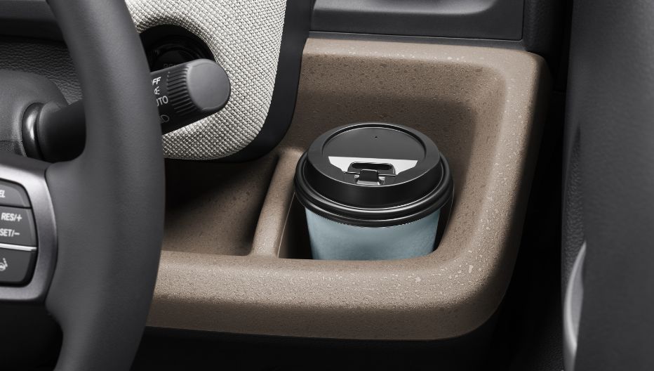 運転席用インパネトレー（右）＋ドリンクホルダー（運転席/助手席）