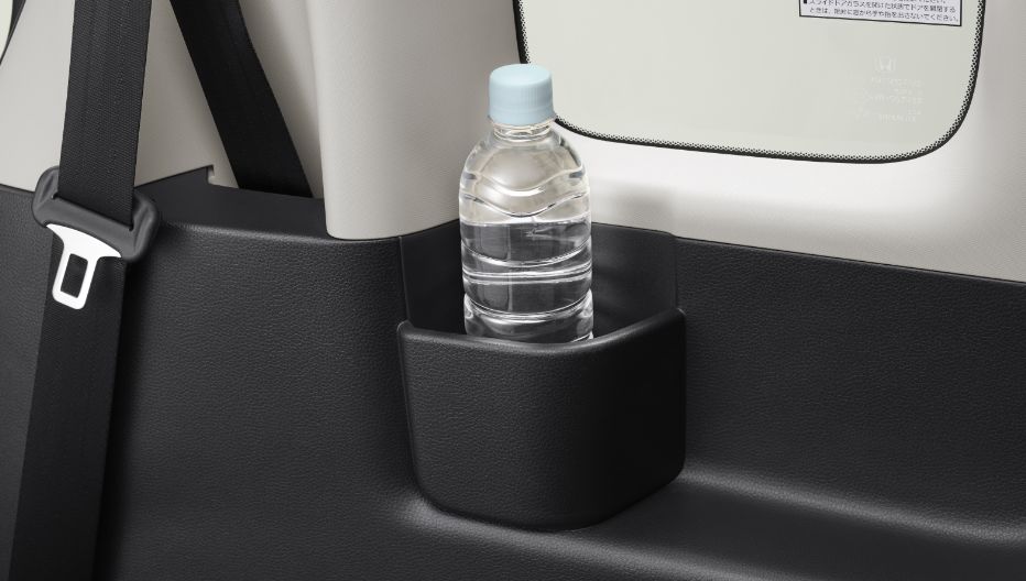 ドリンクホルダー（3列目左右）