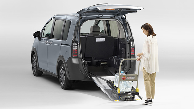 フックを引っ掛けることで、台車ごと収納できます。