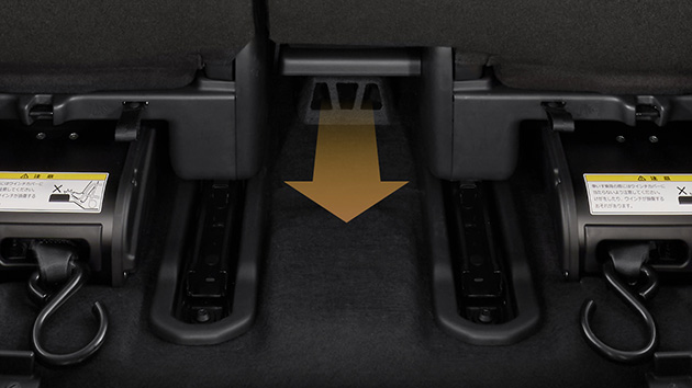 リアヒーターダクト（車いす乗車スペース用）