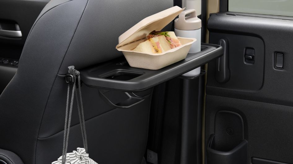 シートバックテーブル