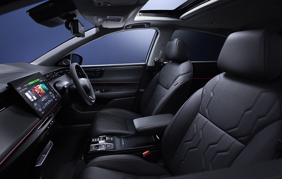 LEDアンビエントランプ／電動スモークドガラス・サンルーフ