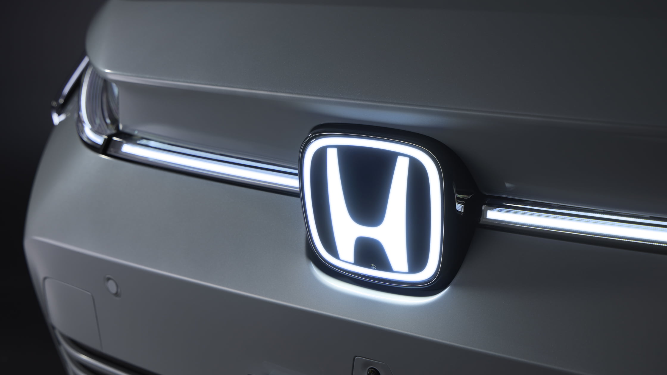 発光エンブレム