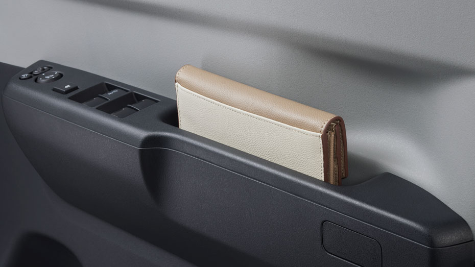 ドアロングプルポケット（運転席/助手席/リア左右席）