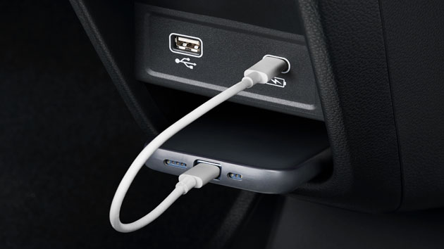 充電用USBジャック（急速充電対応タイプ2個付＋ギャザズ ナビゲーション接続用USBジャック1個付）※4