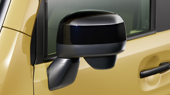 電動格納式リモコンドアミラー（1トーン車はカラード／ 2トーン車はブラック塗装）