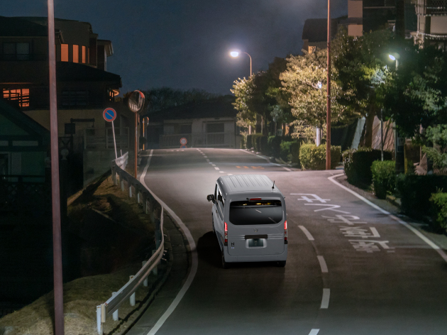 車外の音も静かだから、住宅街でも安心。