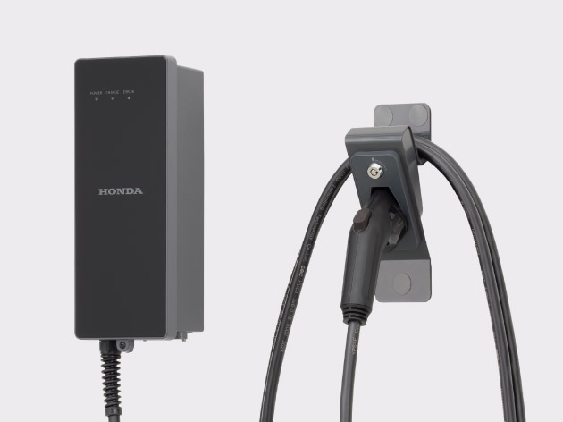 充電設備：充電ケーブル付き普通充電器