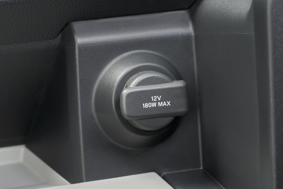 アクセサリーソケット（DC12V）〈助手席〉