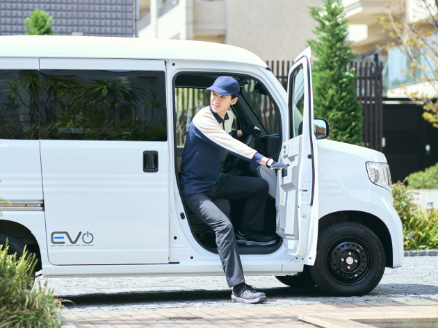 乗り降りやペダル操作で、疲れにくい運転席。