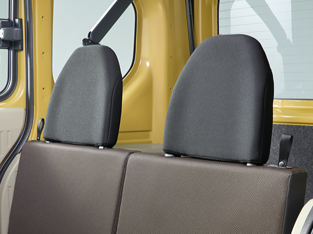 後席の人もリラックスできる、リアシートピロー。