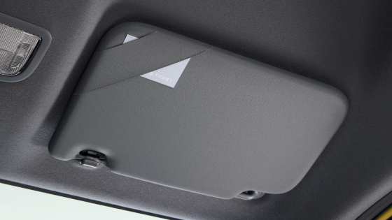 バニティーミラー付サンバイザー（運転席〈チケットホルダー付〉）